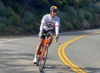 João Paulo Diniz durante pedal na Califórnia em abril deste ano.