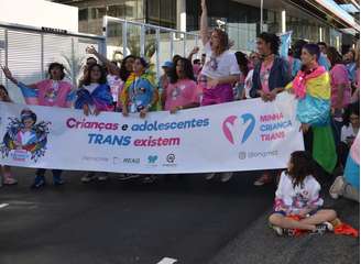 Crianças e adolescentes trans e seus familiares participaram da Parada do Orgulho LGBT+ de São Paulo