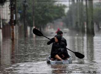 Porto Alegre foi uma das áreas mais atingidas pelas enchentes no Rio Grande do Sul
(Foto: Andre Penner-AP-picture alliance)