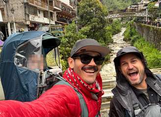O raio atingiu Yuri Botelho (à esquerda) e James (à direita) em Machu Picchu, enquanto eles viajavam com suas companheiras e filhos no feriado de Ação de Graças