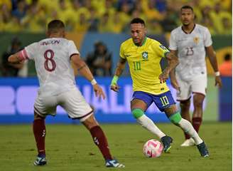 Neymar é zoado após paus pra hidratação