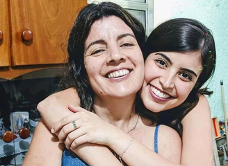 Tabata Amaral e a mãe, Reni, em foto publicada pela deputada em 2021