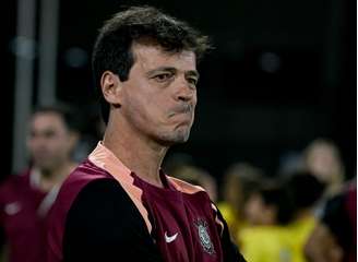 Fernando Diniz não é mais técnico do Corinthians e clube define nome preferido do substituto. 