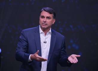 O senador Flávio Bolsonaro (PL-RJ), candidato à Presidência da República, em debate da Band/Estadão