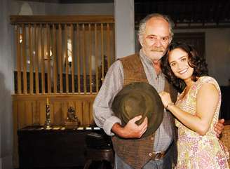 Claúdio Marzo atuou ao lado de Fernanda Vasconcellos em 'Desejo Proibido', sua última novela