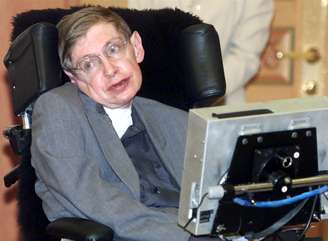 Stephen Hawking em evento em Seul, na Coreia do Sul, em 2000