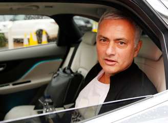 Mourinho deixa o hotel após ser demitido do Manchester United