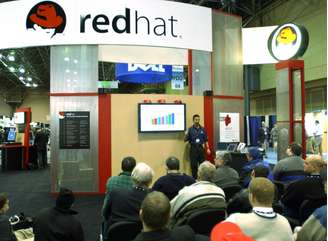 Painel da Red Hat em conferência sobre o sistema operacional Linux em Nova York 
03/01/2003
REUTERS/Chip East