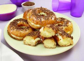 Guia da Cozinha - Receita prática de donuts recheado para saborear ou vender