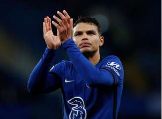 Thiago Silva comemora vitória do Chelsea 
 18/5/2021    REUTERS/Peter Cziborra