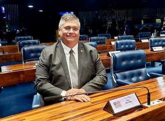 O ministro da Justiça foi atacado durante um evento pró-armas por um deputado bolsonarista.