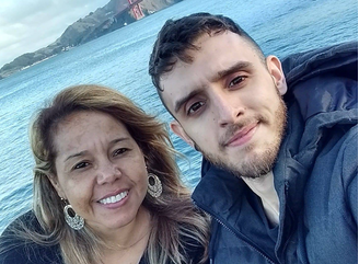 Matheus Gaidos e sua mãe Isabel Martines