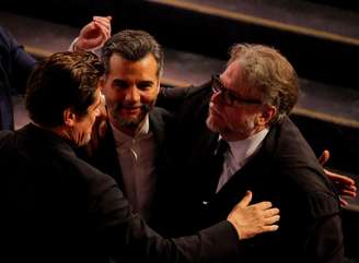 Wagner Moura entre Benicio del Toro (esq) e Guillermo del Toro