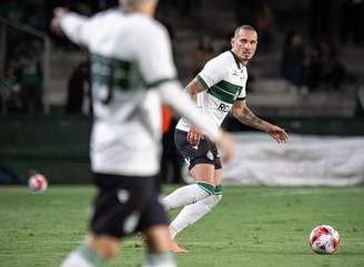 Maycon, zagueiro do Coritiba 