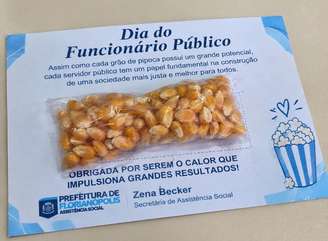 Lembrança em homenagem ao Dia do Servidor Público entregue a trabalhadores municipais de Florianópolis gerou uma série de críticas nas redes sociais