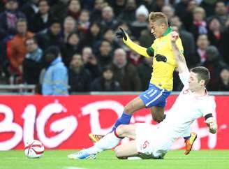 <p>Neymar defendeu Seleção Brasileira nesta quarta-feira, na derrota por 2 a 1 para a Inglaterra no Estádio Wembley, em Londres</p>
