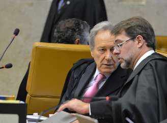 <p>Ministros Lewandowski e Dias Toffoli durante mais uma sessão de julgamento dos recursos do mensalão</p>
