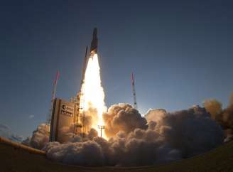 O satélite de 2,5 toneladas - de fabricação indiana e com um custo de US$ 27,5 milhões - foi lançado nesta madrugada de uma base de lançamento na Guiana Francesa e orbitará a cerca de 36 mil quilômetros de distância