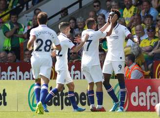 Tammy Abraham comemora o terceiro gol do Chelsea