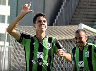 Alê marcou dois gols (Foto: Divulgação/América)