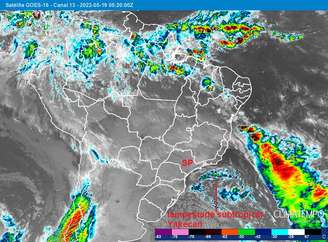 Imagem de satélite mostrar a tempestade subtropical Yakecan na costa de SP às 2h20 (Brasília) de 19/5/2022