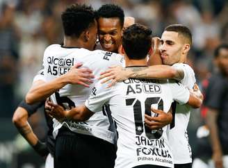 Jogador ex-Corinthians paga pensão pendente e é solto novamente. 