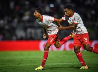 Matheus Fernandes e Andres Hurtado, jogadores do Red Bull Bragantino. 
