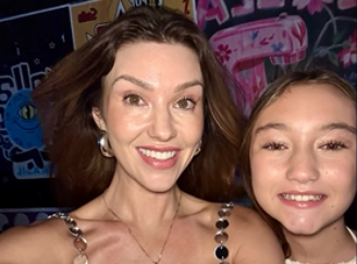 Catherine e Ada durante o show de Sabrina Carpenter, no Lollapalooza, que aconteceu na sexta-feira, 20