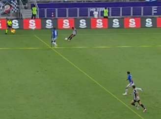 Lance que gerou polêmica em empate entre Cruzeiro e Santos