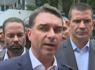 'Não tenho que justificar nada para ninguém', diz Flávio Bolsonaro sobre áudio para Vorcaro