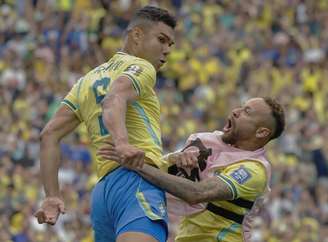 Neymar comemora gol de Casemiro