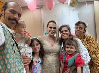 Badarik González com os filhos, com quem afirma estar sem contato há mais de um mês