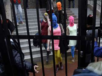Membros da banda de rock Pussy Riot foram liberadas depois de horas de interrogatório