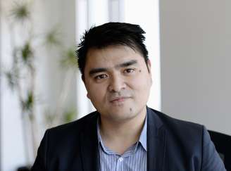 <p>Jornalista e diretor do filme "Documentado", Jose Antonio Vargas, posa para uma fotografia em Los Angeles, Califórnia, em 18 de junho</p>