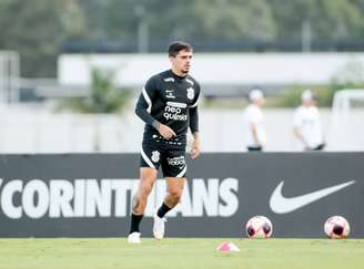 Fagner havia desfalcado o último treino do Corinthians (Foto: Rodrigo Coca/Ag.Corinthians)