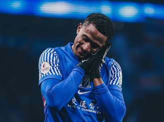 Saulo Mineiro comemora gol pelo Shanghai Shenhua