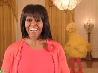 Frame exibe imagem do vídeo em que Garibaldo contracena com a primeira-dama dos EUA