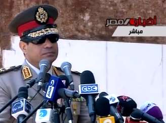 Frame de transmissão da TV estatal mostra o general durante discurso no Cairo
