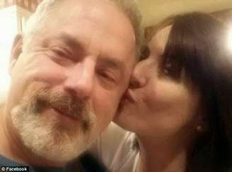 Casal teria tido uma briga após a própria festa de casamento; o marido atirou na mulher e, depois, em si mesmo