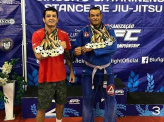 Lucas Flores (à esquerda) elogiou o nível do Circuito Catarinense Stance de Jiu-Jitsu (Foto: Arquivo Pessoal)