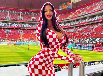 Tudo aconteceu após sua presença na estreia da seleção da Croácia. Ivana chamou imediatamente a atenção dos fotógrafos. Depois o mundo fez o papel de mostrá-la.