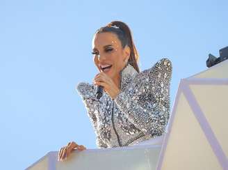 A cantora Ivete Sangalo durante desfile do 'Bloco Coruja'