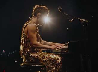 Harry Styles em frame do vídeo 'Forever, Forever', publicado em seu canal do YouTube