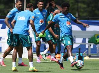 Brasil treinou nesta quinta de olho no duelo contra a Noruega.