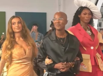 Patrícia Poeta no desfile da Valerian Hughes Paris em Nova York com Dominique Jackson 