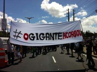 <p>Protestos tomam conta das ruas próximas ao Castelão</p>