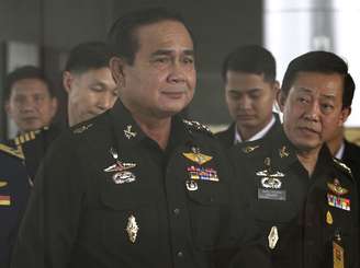 <p>O comandante do Exército da Tailândia, general Prayuth Chan-ocha, chega ao Royal Thai Army Club, em Bangcoc, na Tailândia, em 13 de junho</p>