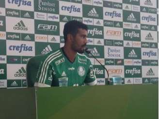 Volante Thiago Santos se apresentou ao Palmeiras e já pode jogar no domingo