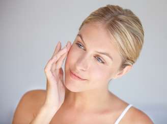 Hidratante, tônico e protetor solar garantem o viço da pele.