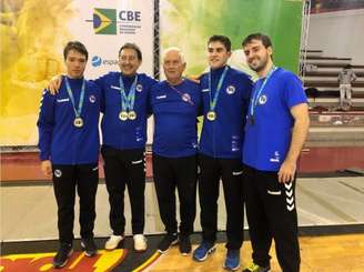Gennady Miakotnykh, ao centro, era técnico do Pinheiros e da Seleção Brasileira (Foto: Reprodução)